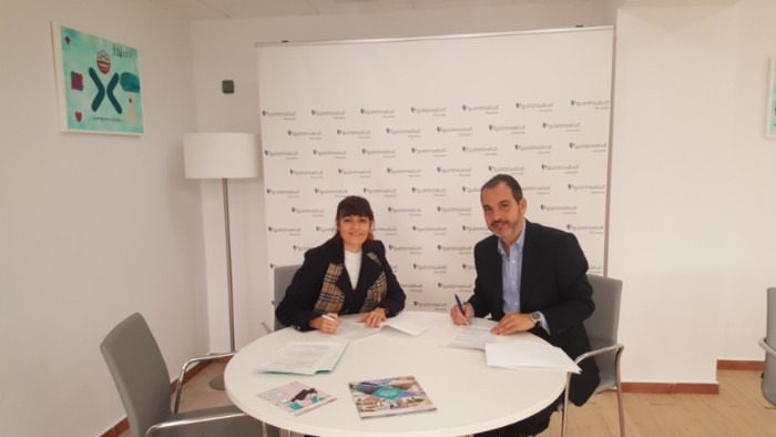 Gerson Morales, gerente de Quirónsalud Alicante, y Carmen Burgos, directora del centro Santa Teresa de Jesús
