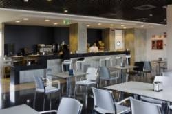 Cafetería con comedor