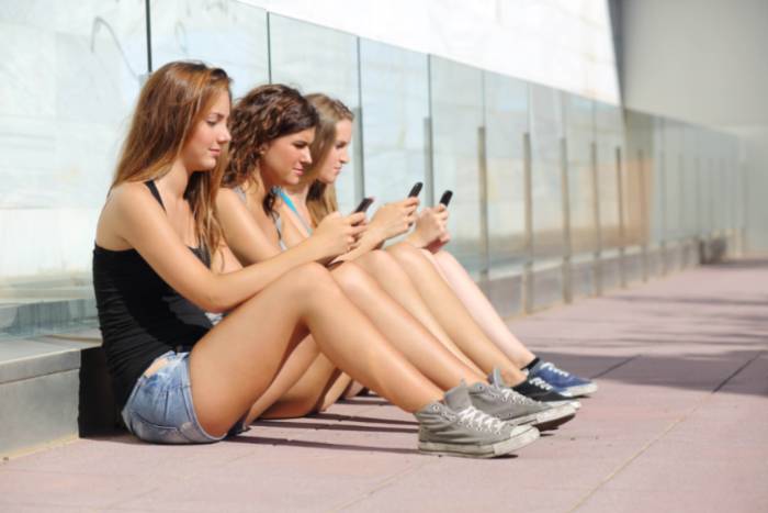 Adolescentes y móviles