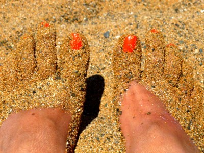 hand-beach-sand-woman-leaf-feet-558431-pxhere.com