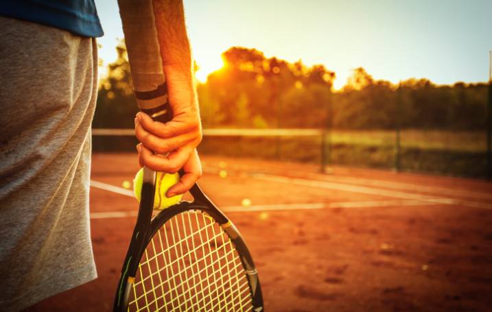 Descubre los beneficios de jugar al tenis