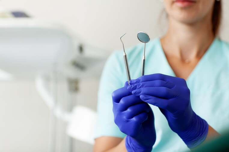 woman-dentist-derzhit-professional-dentist-tools-i-2021-09-03-10-52-53-utc-min (1)