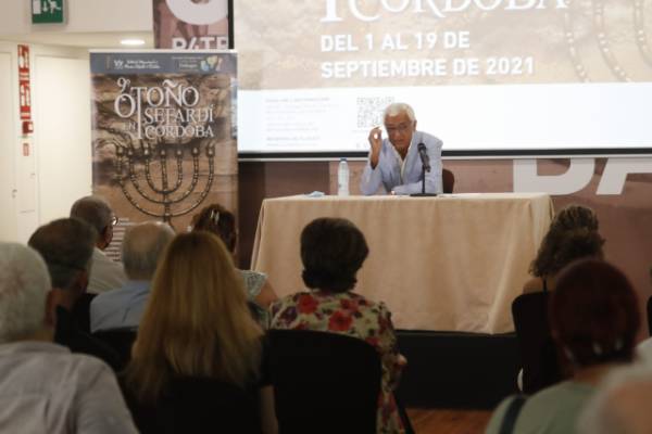 El doctor José Álvarez Kidenlán, en un momento de su ponencia.