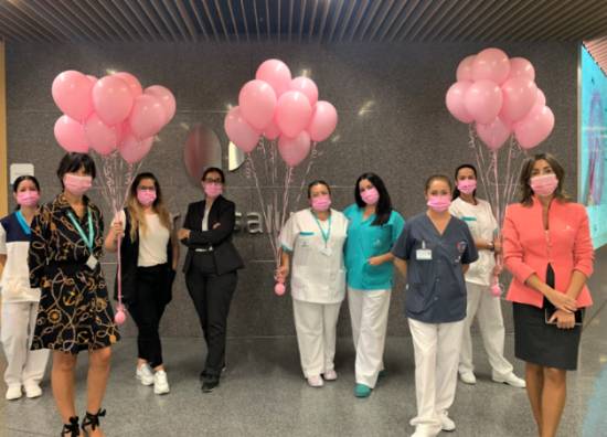 Profesionales del Hospital Quirónsalud Córdoba en el Día Internacional del Cáncer de Mama.