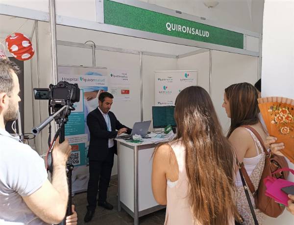 Estand del Hospital Quirónsalud Córdoba.