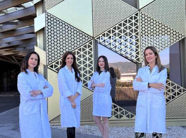 De izquierda a derecha, las doctoras Gómez, Jiménez, Alcántara y Espiñeira.