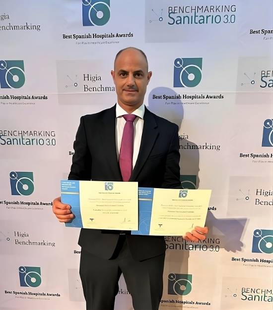 Raúl Pérez, coordinador de Urgencias, en el acto de recogida de premios.
