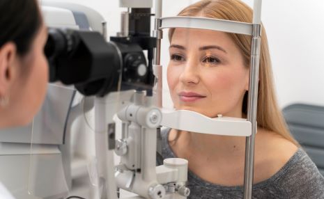 banner mujer-ojos-consultar-destacado