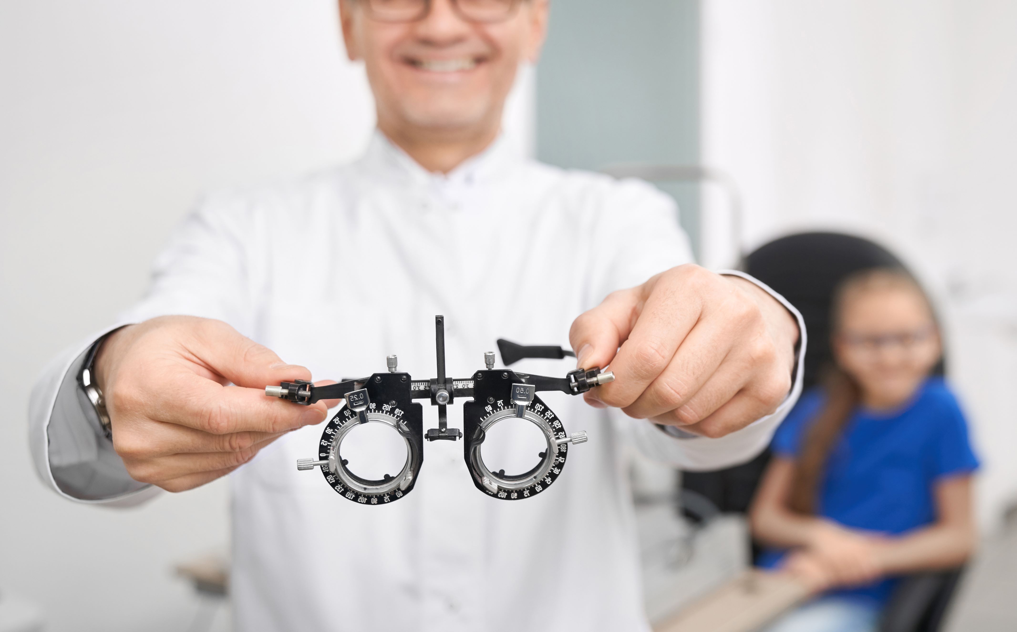enfoque-selectivo-de-gafas-especiales-controlar-vista- oftalmologia-hospital-universitari-dexeus