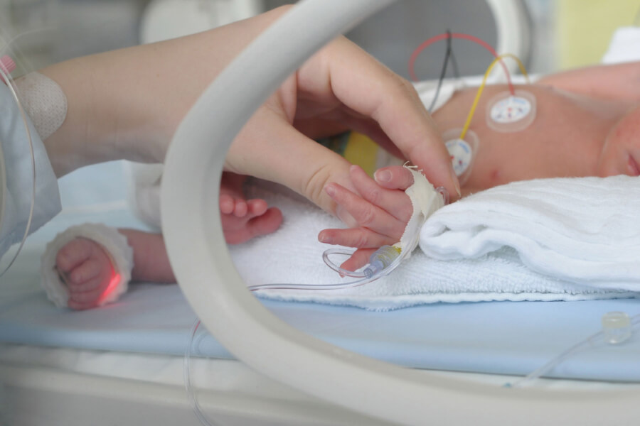 uci-neonatal-papel-padres-neurodesarrollo-recien-nacido