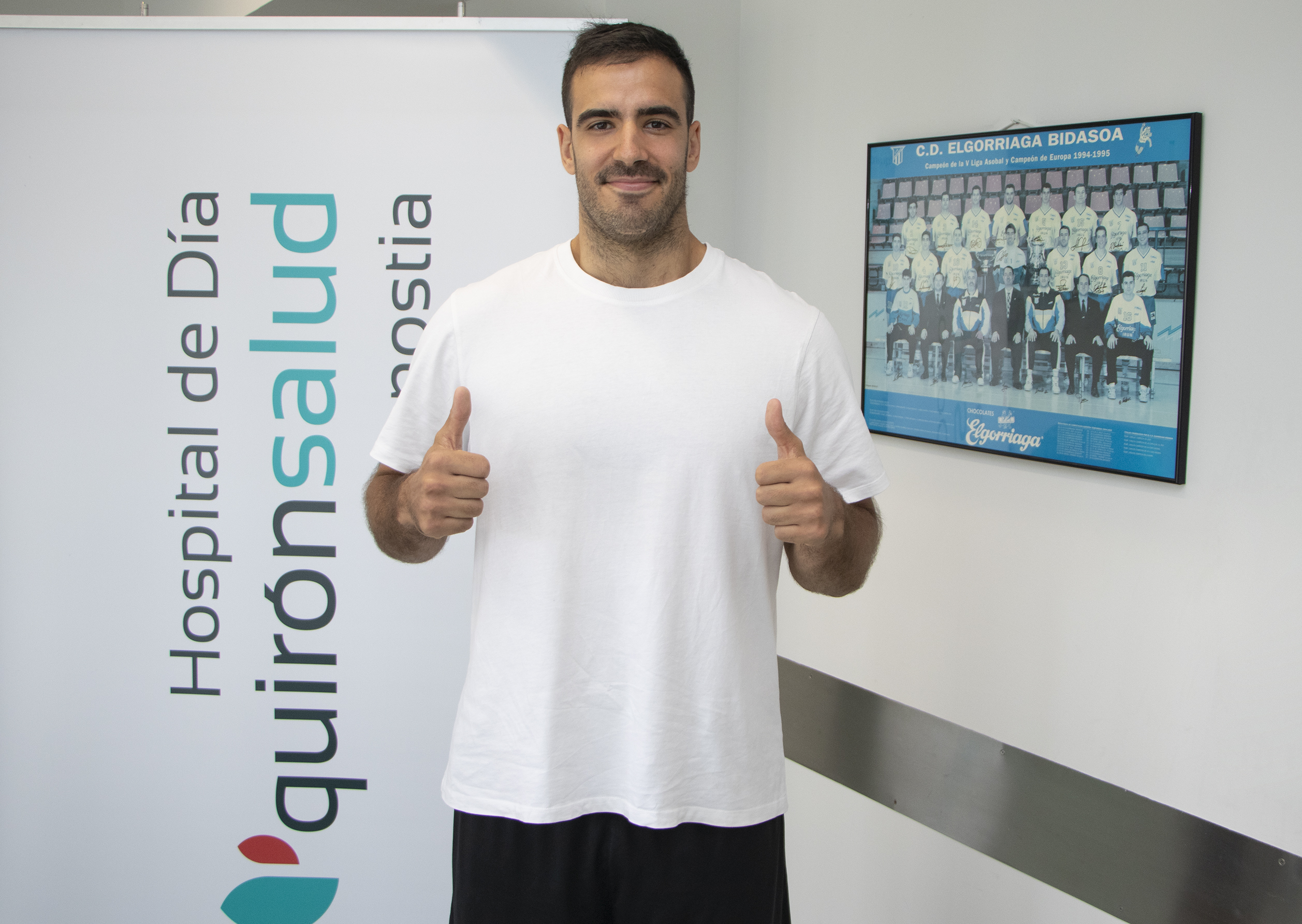 Reconocimiento médico Ander Ugarte fichaje del C.D. Bidasoa Balónmano 1