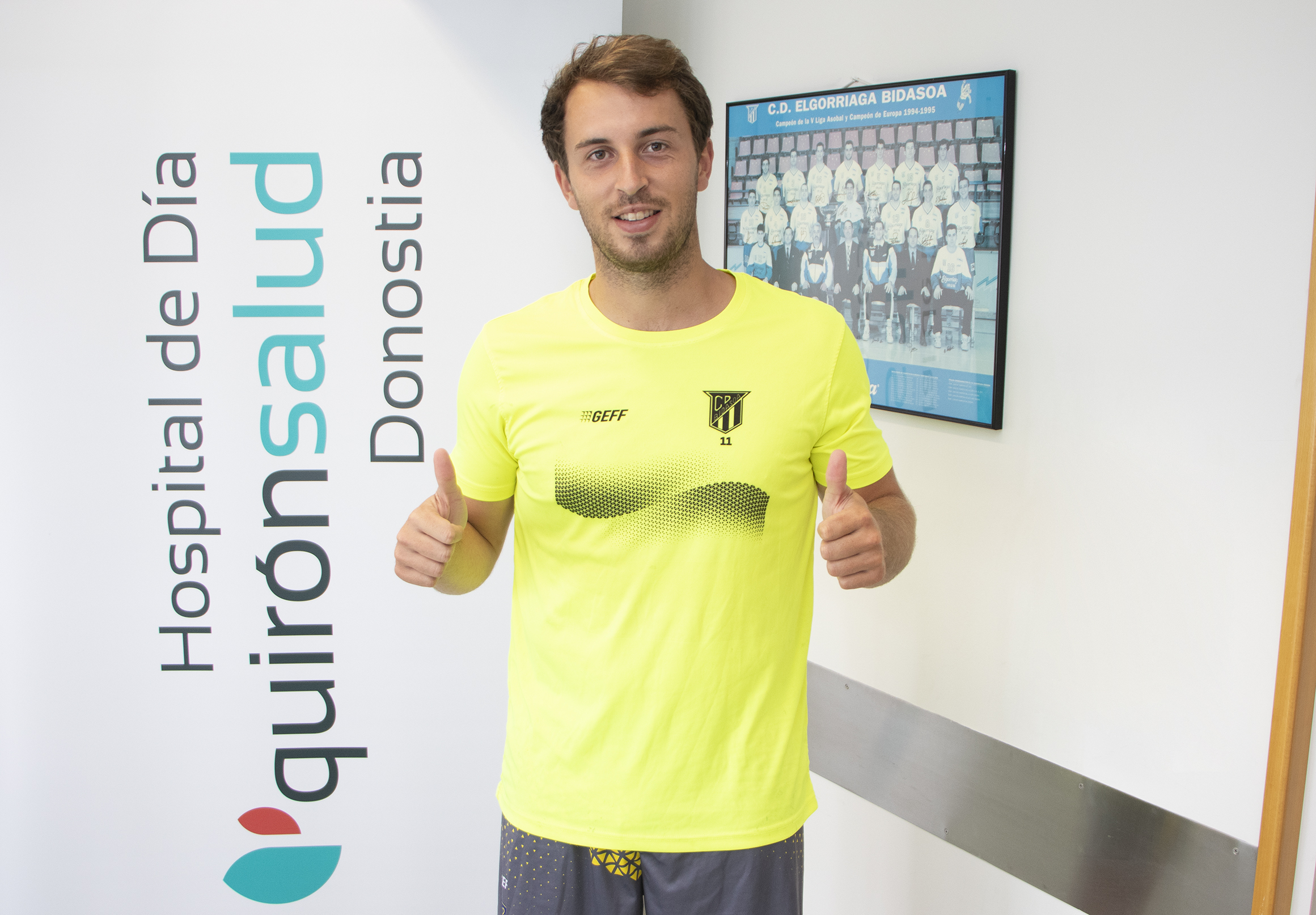 Reconocimiento médico Kauldi Odriozola jugador C.D. Bidasoa Balónmano 1