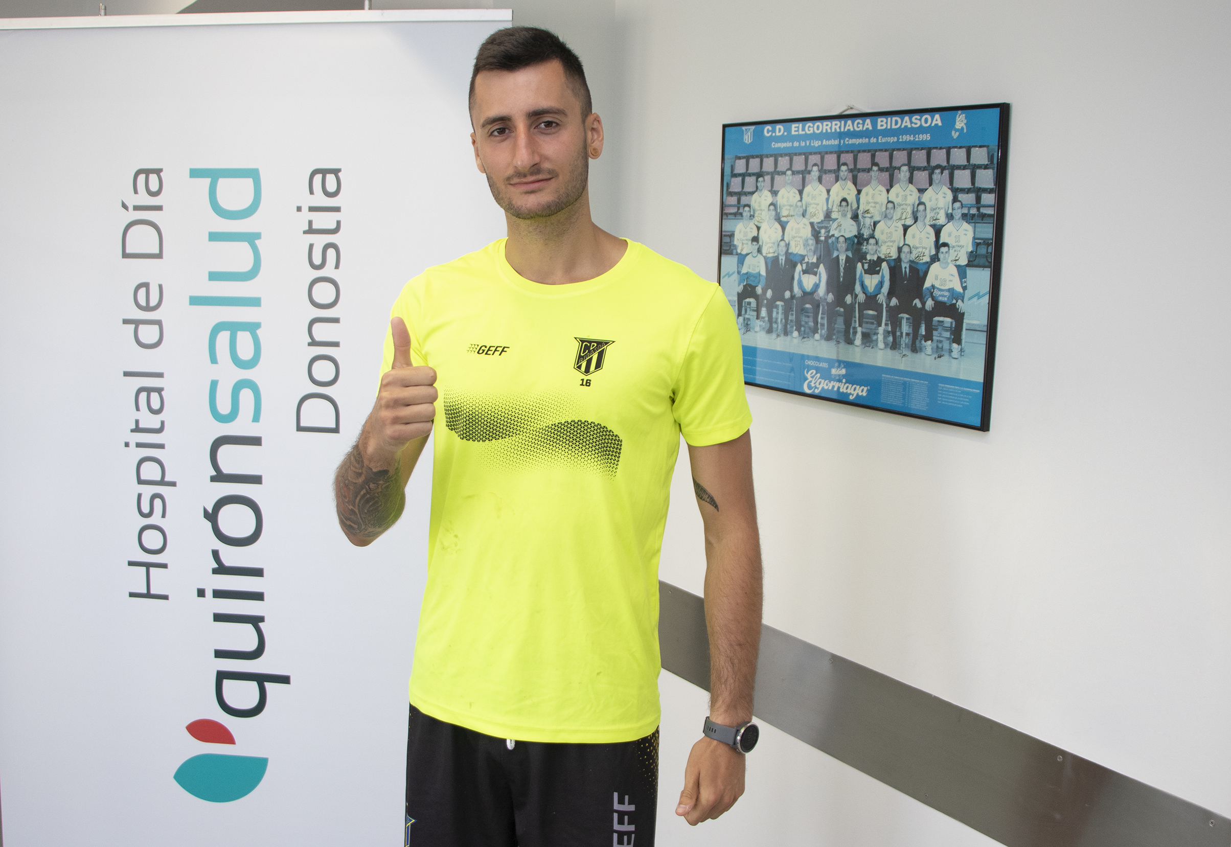 Reconocimiento Xoan Lledó portero C.D. Bidasoa Balónmano 1