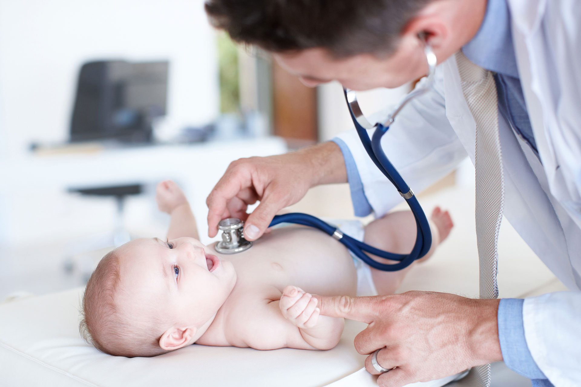 Primera visita médica con el recién nacido
