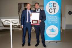 Entrega del premio al doctor Miguel Congregado