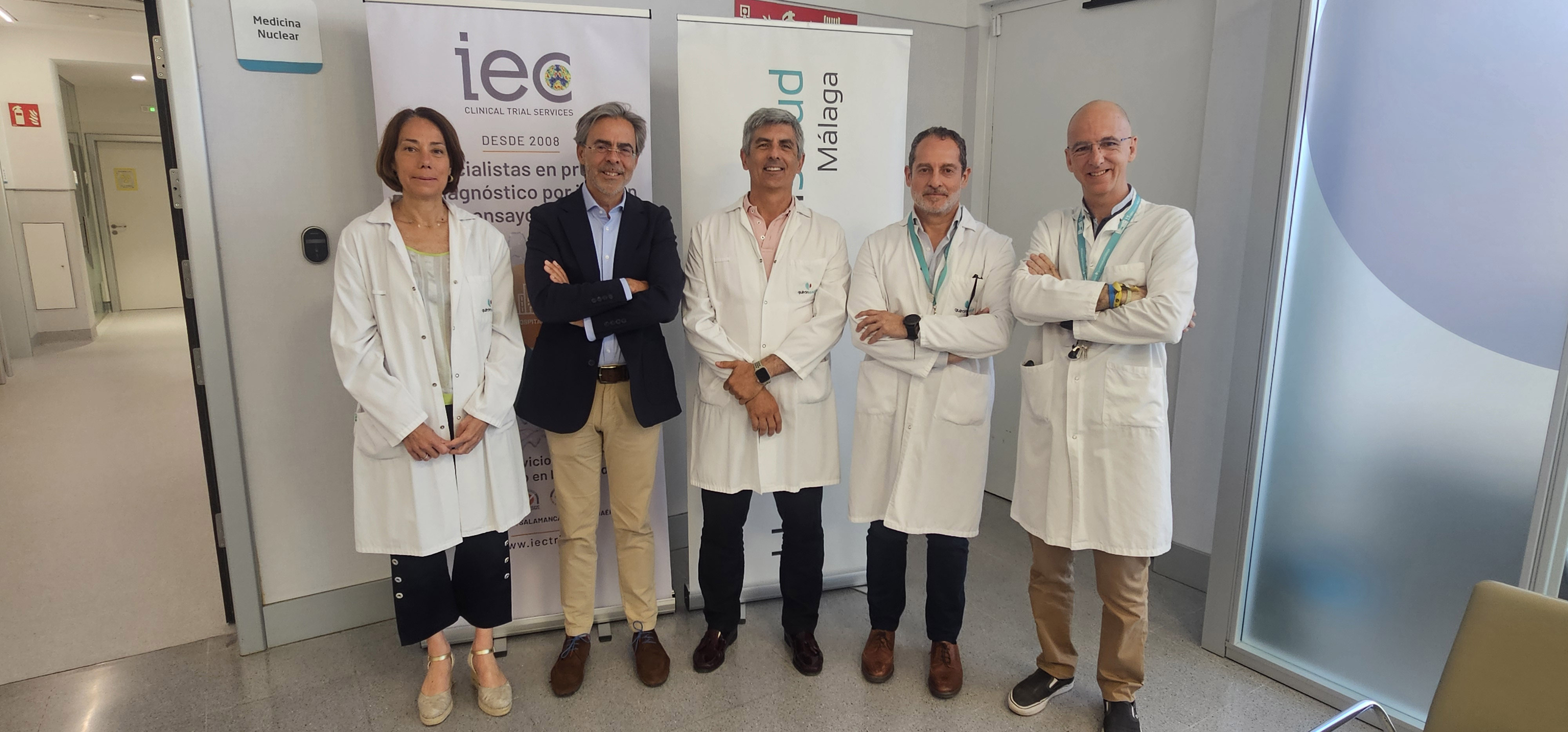 Dres. Silvia Fuertes y José Mateos, en el centro, con director gerente y Dirección Médica Quirónsalud Málaga copia