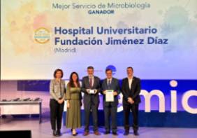 Los dres. Gadea, Esteban, Salar y Martín, recogiendo el Premio BiC a la Fundación Jiménez Díaz como Mejor Hospital en “Microbiología”