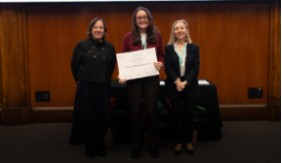 22º Premios de Investigación de la FJD. Dra. Sol María Carriazo, 1er Premio en Investigación Clínica (recogido por su directora de tesis), junto a las dras Ayuso y Del Pozo