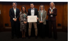 La FJD homenajeó a los profesionales del hospital que cumplen 25 años de trabajo en la institución en 2026, como el Dr. Joaquín García Cañete