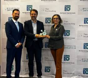 2024 10 17 El Dr. Arcos y A. Posada recogieron el premio