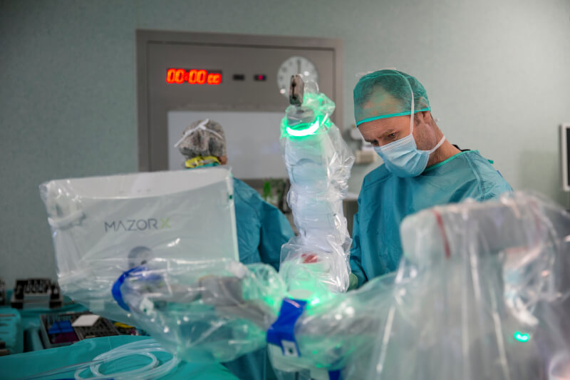 Hospital Quirónsalud Barcelona_Operación Mazor X_Dr. Clavel 2