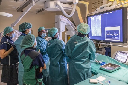 Cirujanos en Sala de Angiología Vascular web