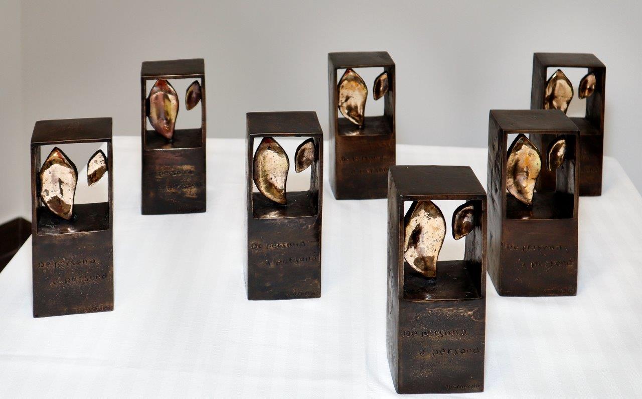 Escultura homenaje jubiliados (1)