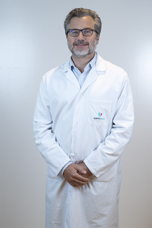 Doctor Pedro Bretcha, especialista de la Unidad de Cirugía Robótica de Quirónsalud Torrevieja
