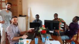 Voluntarios y profesionales locales - Proyecto de informatización Camerún