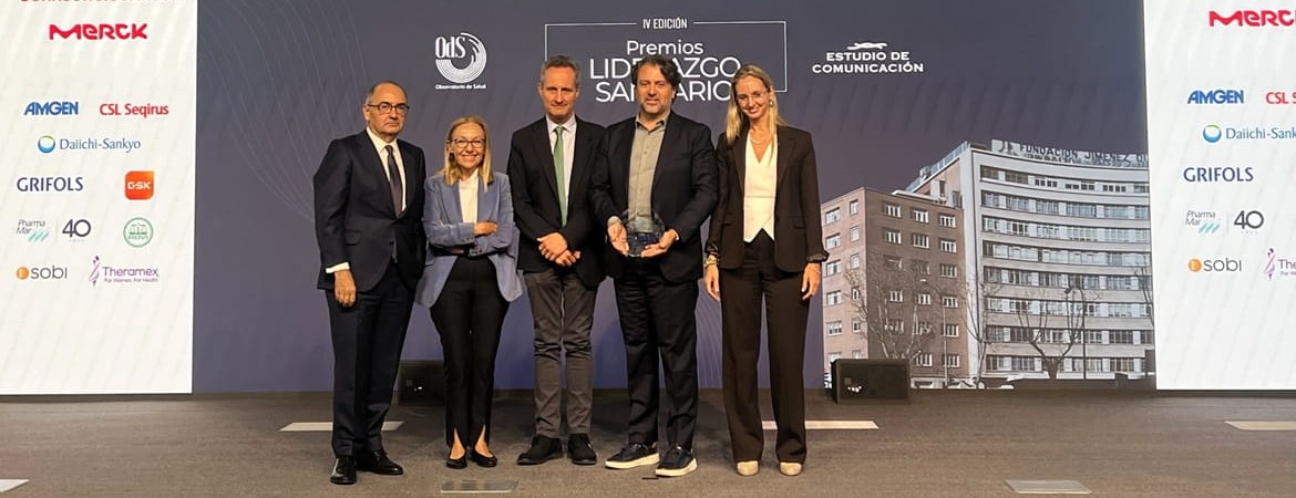 El Dr. Arcos junto a los dres. Ayuso y García-Foncillas