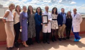 Profesionales de la Unidad de Atención Integral a pacientes con Enfermedad inflamatoria intestinal de la FJD con la primera certificación, renovada ahora