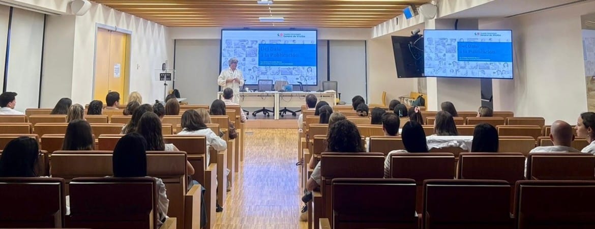 El Dr. Georgiev durante su intervención en las jornadas