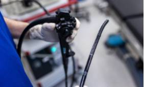 La endoscopia diagnóstica intraoperatoria mejora la toma de decisiones intraoperatorias y reduce las complicaciones postoperatorias