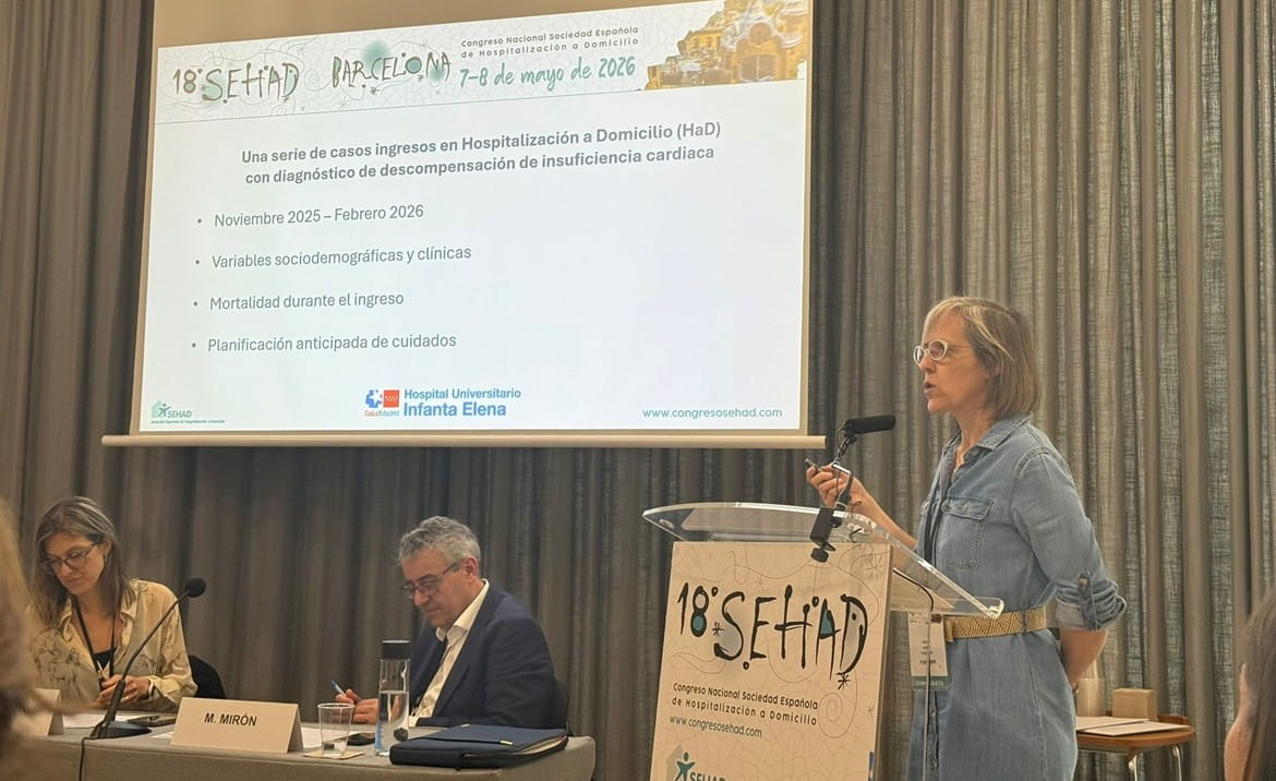 Un momento durante la presentación de la Unidad de Hospitalización a Domicilio del HUIE en el congreso de la SEHAD