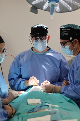 Dr. Medel, Cirugía en directo Congreso The Oculoplastics