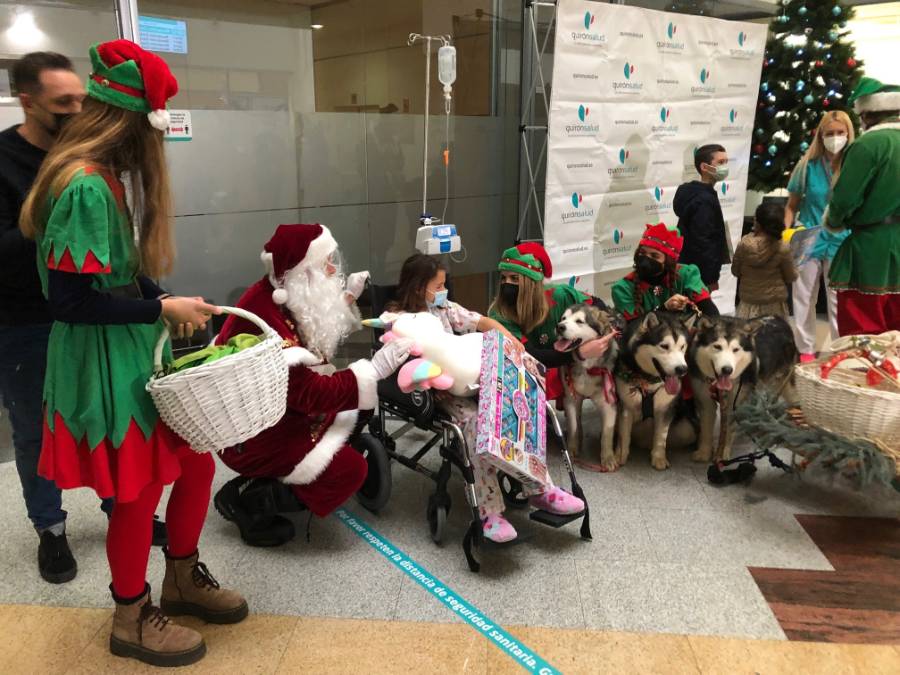 Visita de Papá Noel al Hospital Quirónsalud Málaga 3