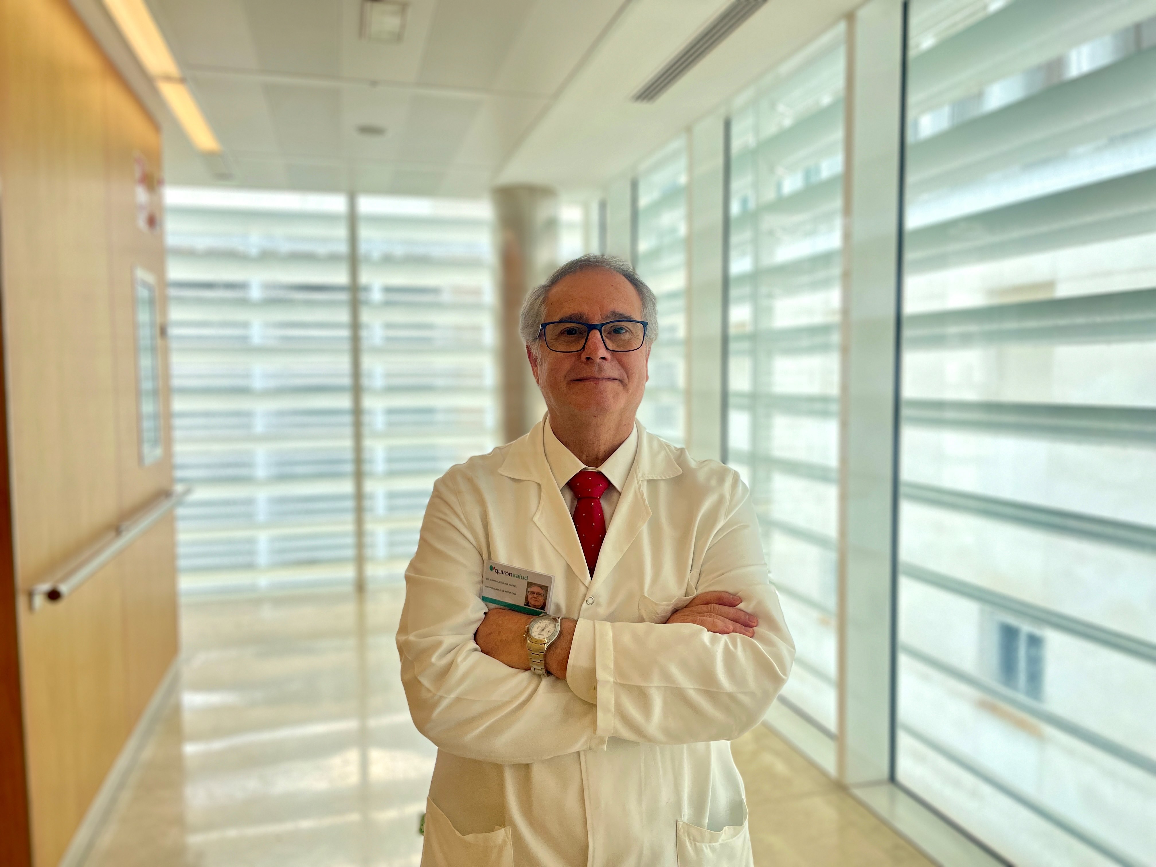 El dr. Rafael Espino baja