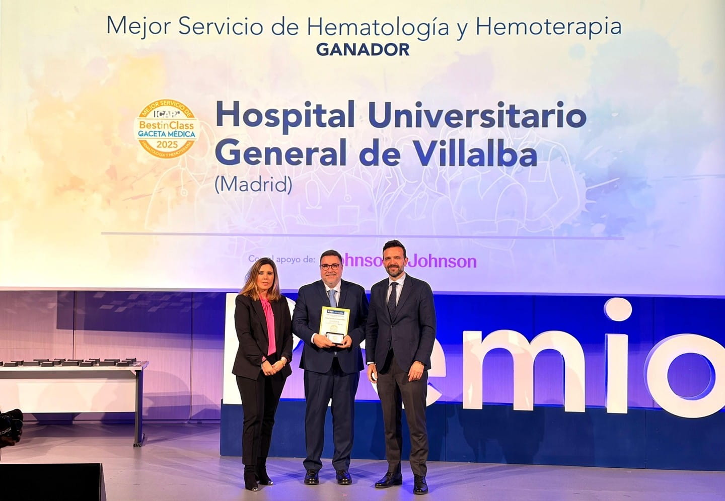 El Dr. Martos, recogiendo el Premio BiC al Hospital Universitario General de Villalba como Mejor Hospital en “Hematología y Hemoterapia”