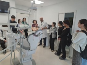 visita-alumnos-Atenea-hospital-Quirónsalud-Ciudad-Real-unidad-dental