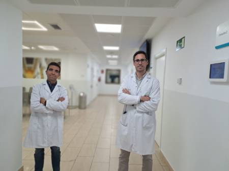 Doctor David López y Alejandro Puerto en el Hospital Quirónsalud