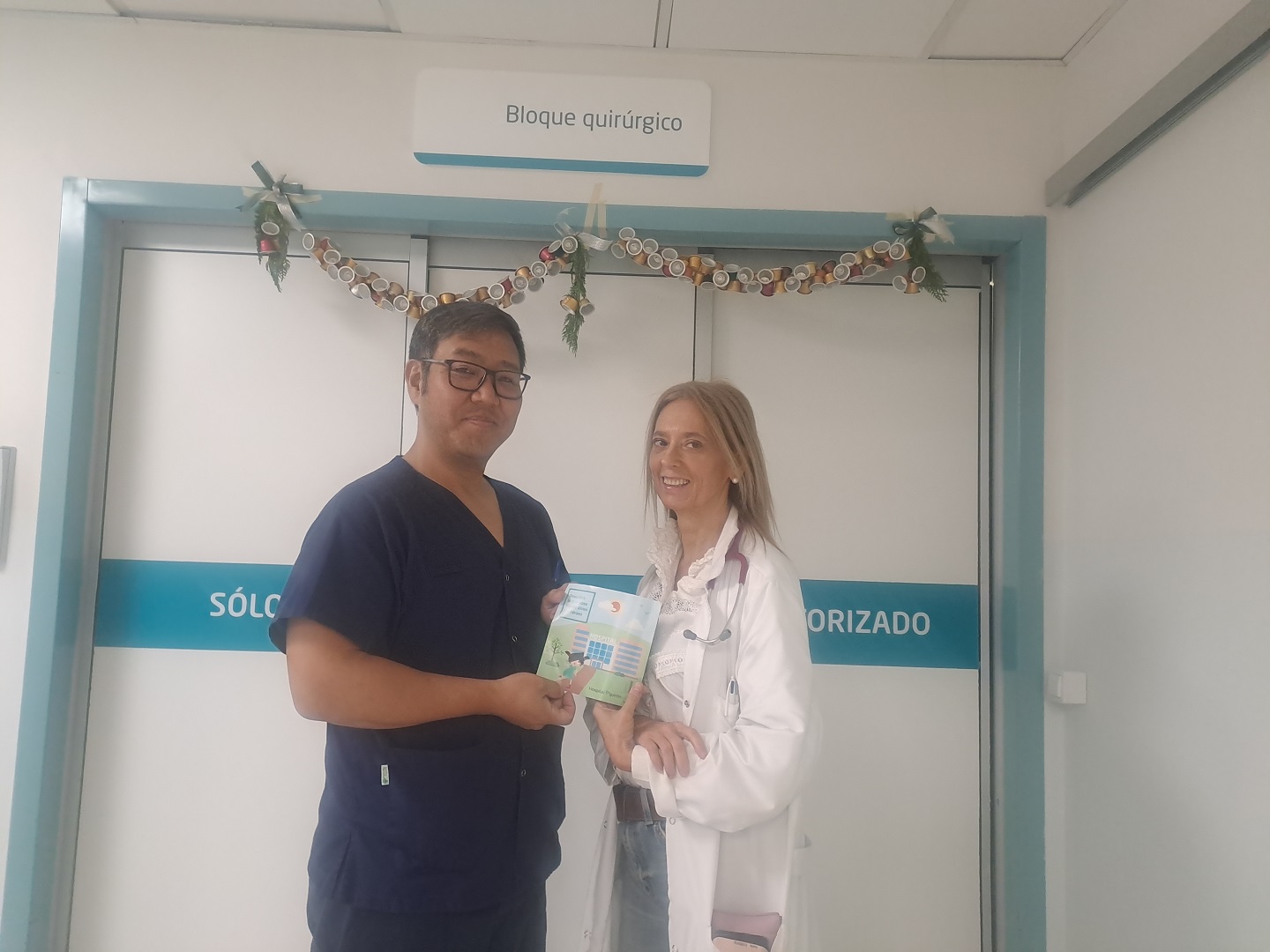 Doctor Park y doctora Pelaez puesta en marcha proyecto humanización Cirugía Pediátrica