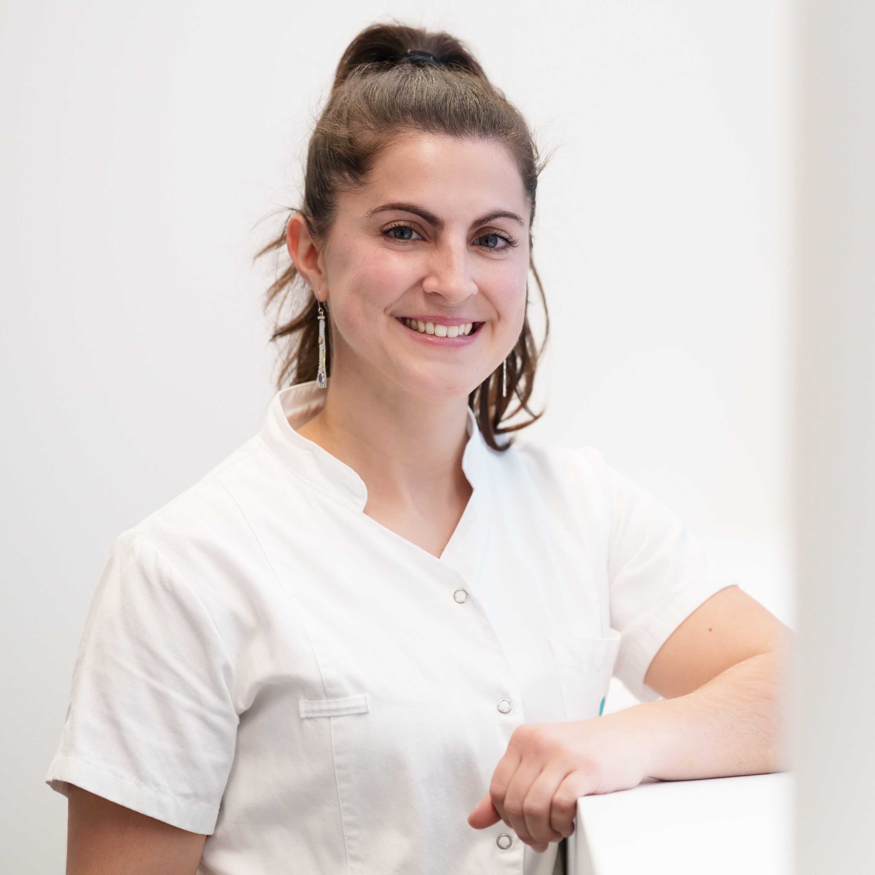 Sara García - fisioterapeuta de la Unidad de Neurorrehabilitación del Hospital Quirónsalud Bizkaia