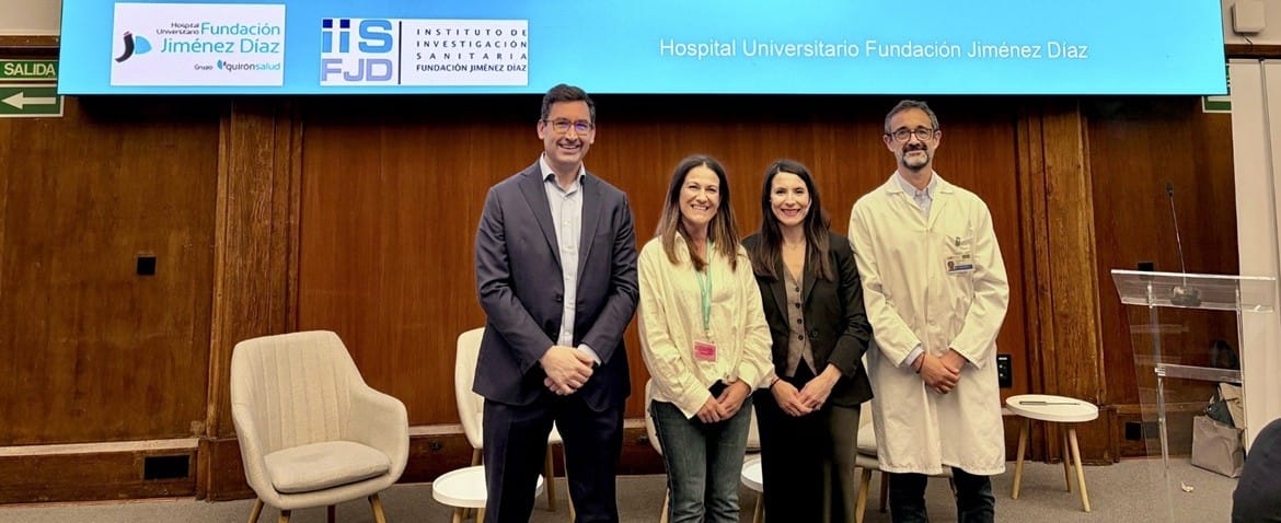 De izda. a dcha, J. Feijoo (Quirónsalud) y los dres. Marta Cremades (dtora. médica FJD), R. Cutillas y Carmelo Fernández (jefe del Dpto. de Rehabilitación FJD)