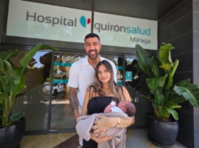 Augusto Lima y Camila Marcucci, padres de un niño en Quirónsalud Málaga -