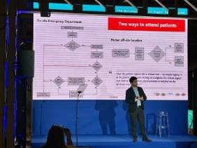 2023 11 21 El Dr. Short durante su intervención en el Ennova Health Day, presentando el Circuito de Urgencias Digital