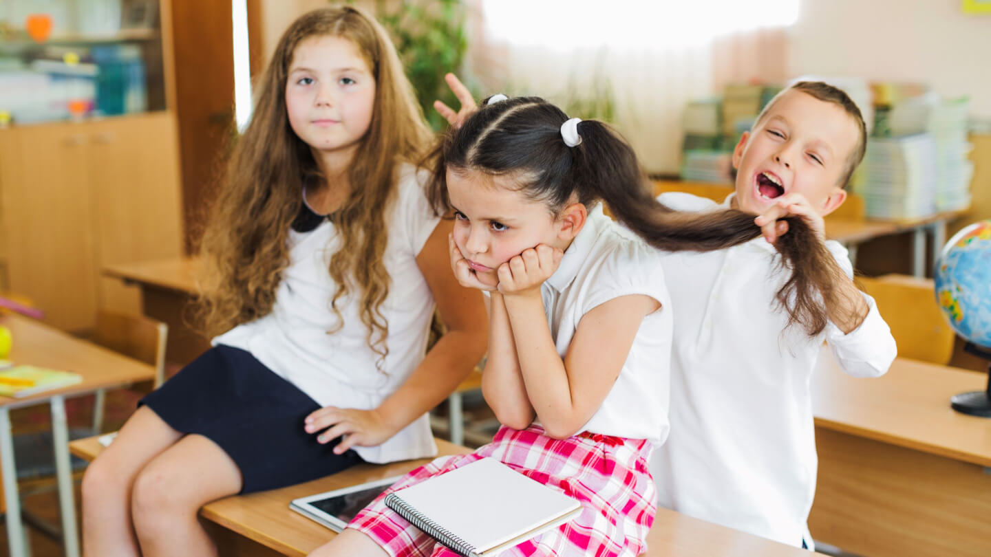 little ninos-que-divierten-aula