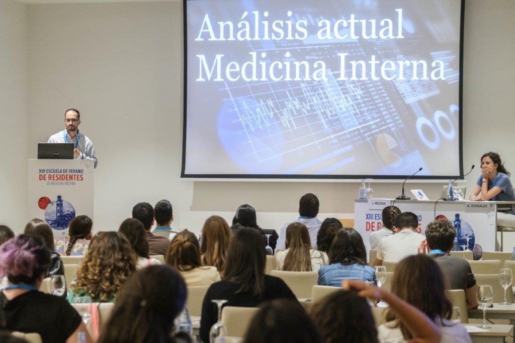 220622 Conferencia inaugural dr Medina en Escuela Verano SEMI (9)