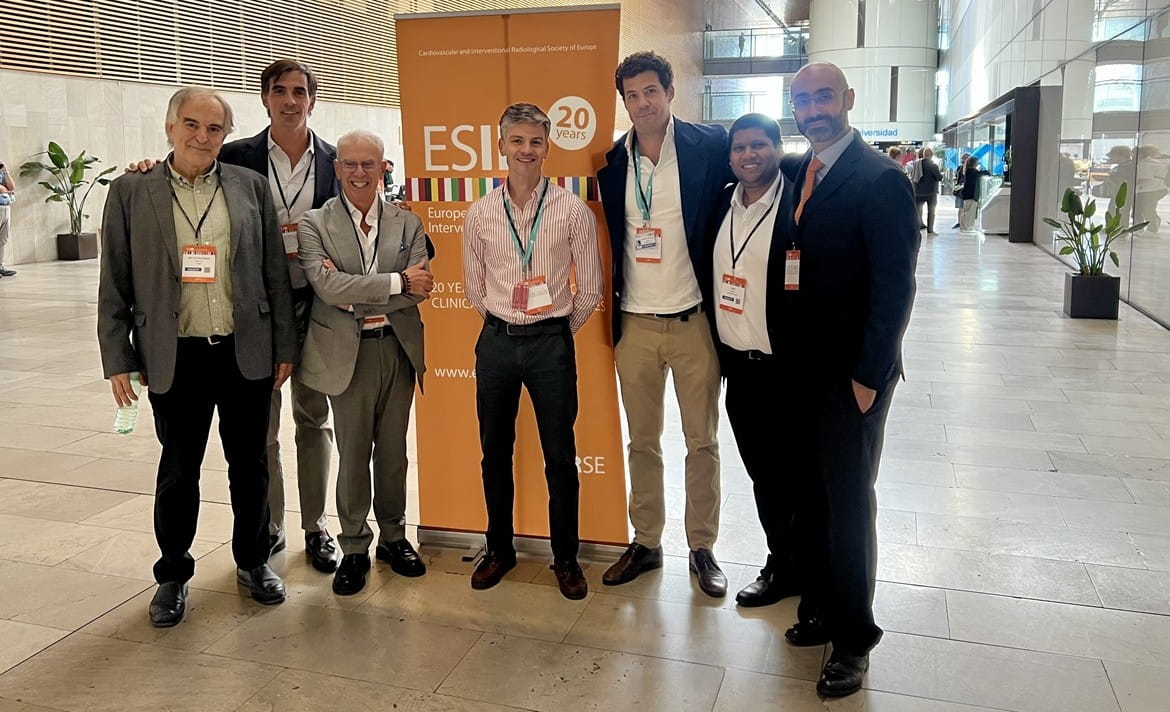 El Dr. Crespo (3º por la dcha) y el Dr. Hermosín (2º por la izda) junto a otros organizadores y ponentes del curso