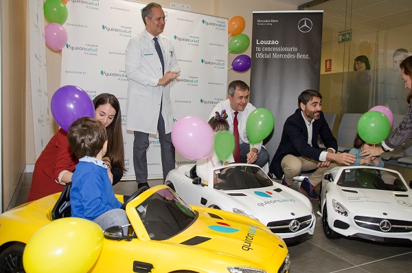 foto entrega coche quirófano Hospital Quirónsalud A Coruña