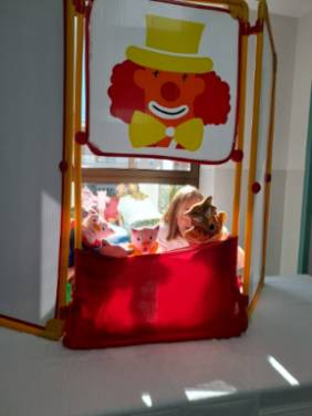 Marionetas del cuentacuentos del Día del libro en Quirónsalud Toledo